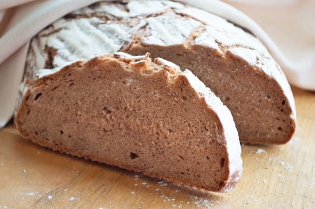 Tiroler Knusper-Schwarzbrot Rezept