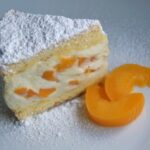 Käsesahnetorte mit Pfirsichstückchen Rezept
