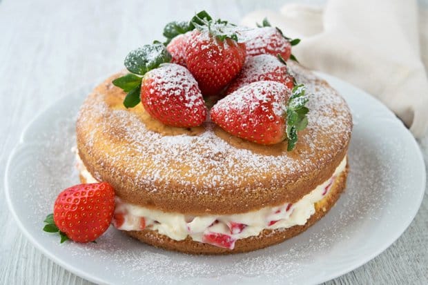 Torte gefüllt mit Erdbeer-Joghurtcreme Rezept