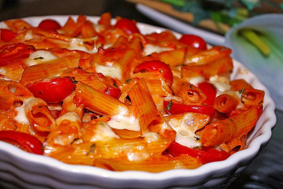 Cremiger Nudelauflauf mit Tomaten und Mozzarella Rezept - Auflauf Rezepte