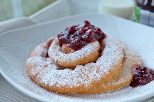 Strauben mit Preiselbeeren Rezept