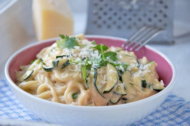 Zucchininudeln mit Erdnusssauce Rezept