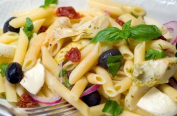 Mediterraner Nudelsalat Rezept