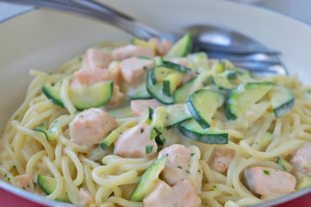 Zucchini-Spaghetti mit Lachs Rezept