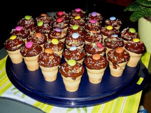 Kleine Kuchen im Waffelbecher Rezept