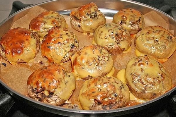 Champignons gefüllt mit Gouda und Hackfleisch Rezept