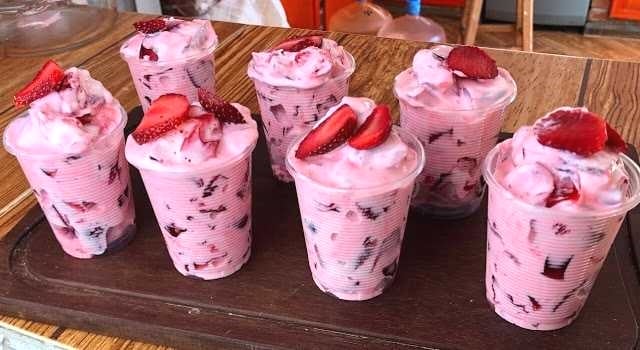 Erdbeer Dessert mit Joghurt in paar Minuten fertig !