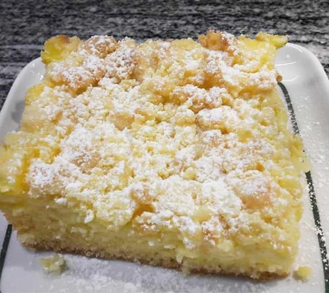 Versunkener Streuselkuchen mit Vanillepudding