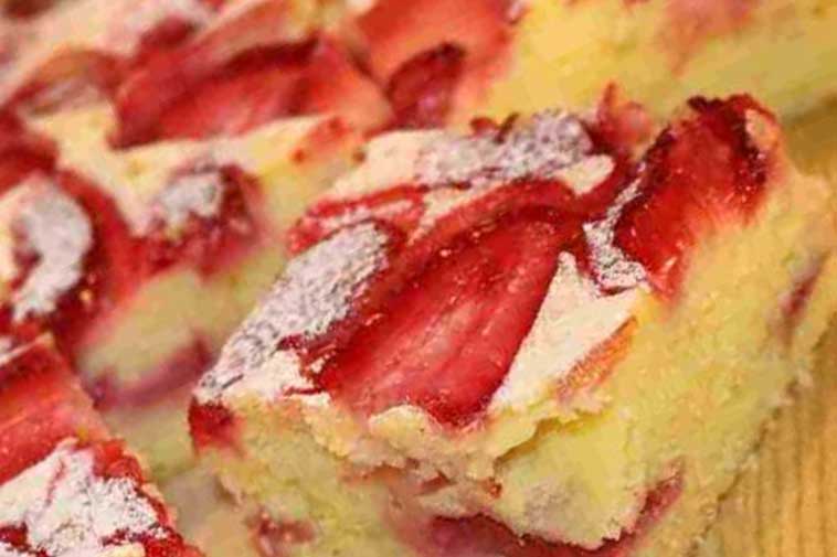 Erdbeer Biskuitkuchen Rezept in 3 Minuten zubereitet