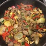 Chinesisches Rindfleisch mit Zwiebeln und Paprika Rezept