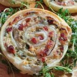 Flammkuchenrolle Rezept Blätterteig mit pikanter Füllung