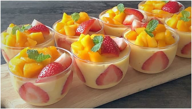 Leichtes Erdbeer-Mango Dessert Rezept