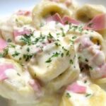 Tortellini in cremiger Schinken-Sahne-Sauce Rezept