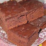 Blitzschneller Apfel-Schoko-Kuchen mit Saure-Sahne-Creme Rezept
