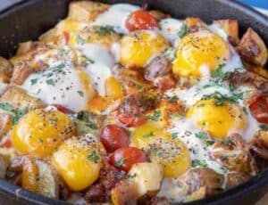 Bratkartoffeln mit Ei und Käse Rezept