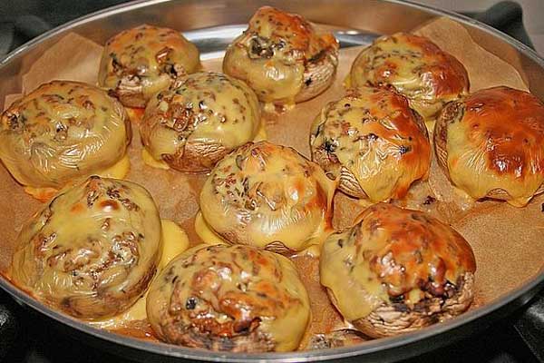 Champignons gefüllt mit Gouda und Hackfleisch Rezept