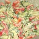 Einfach Paprika Gurken Salat mit Joghurt Senf Dressing Rezept