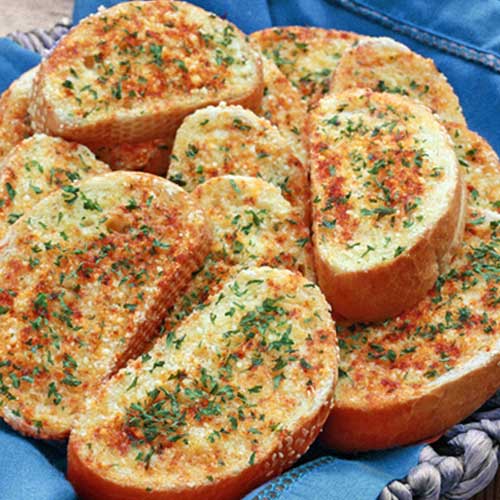 Geröstetes Brot mit gebackenem Knoblauch Rezept