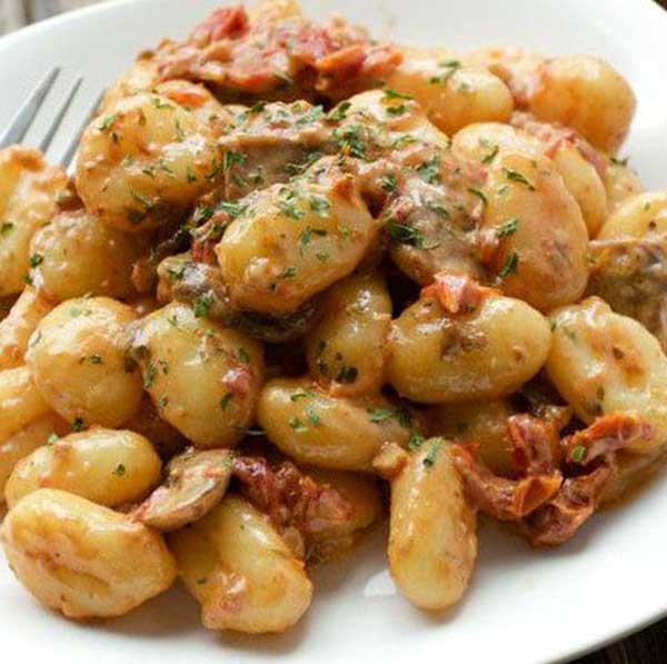 Hähnchen-Gnocchi-Pfanne mit Möhren Rezept