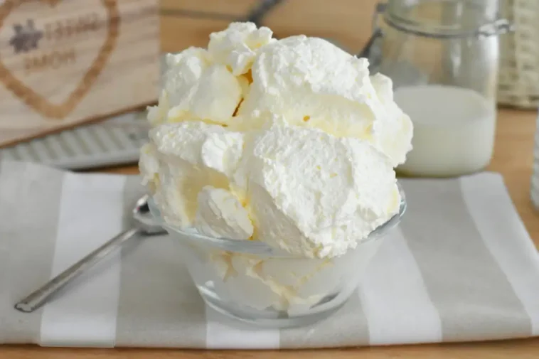 Joghurt Eis ohne Eismaschine Rezept mit schneller Zubereitung