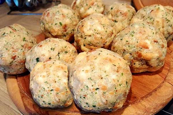 Klassischer Semmelknödel Rezept - Schnelle und Einfache Rezepte