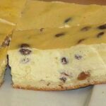 Omas cremiger Schmandkuchen mit Pudding Rezept