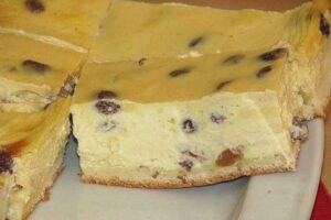 Omas cremiger Schmandkuchen mit Pudding Rezept
