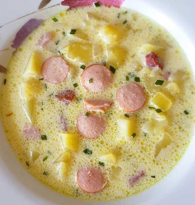 Omas Kartoffelsuppe mit Würstchen Rezept