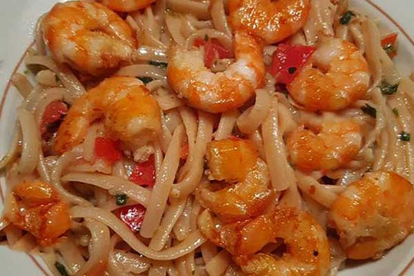 Spaghetti aglio e olio e peperoncino Rezept