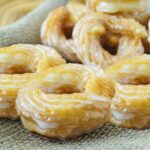Spritzkuchen mit Vanillecreme und Zuckerguss Rezept