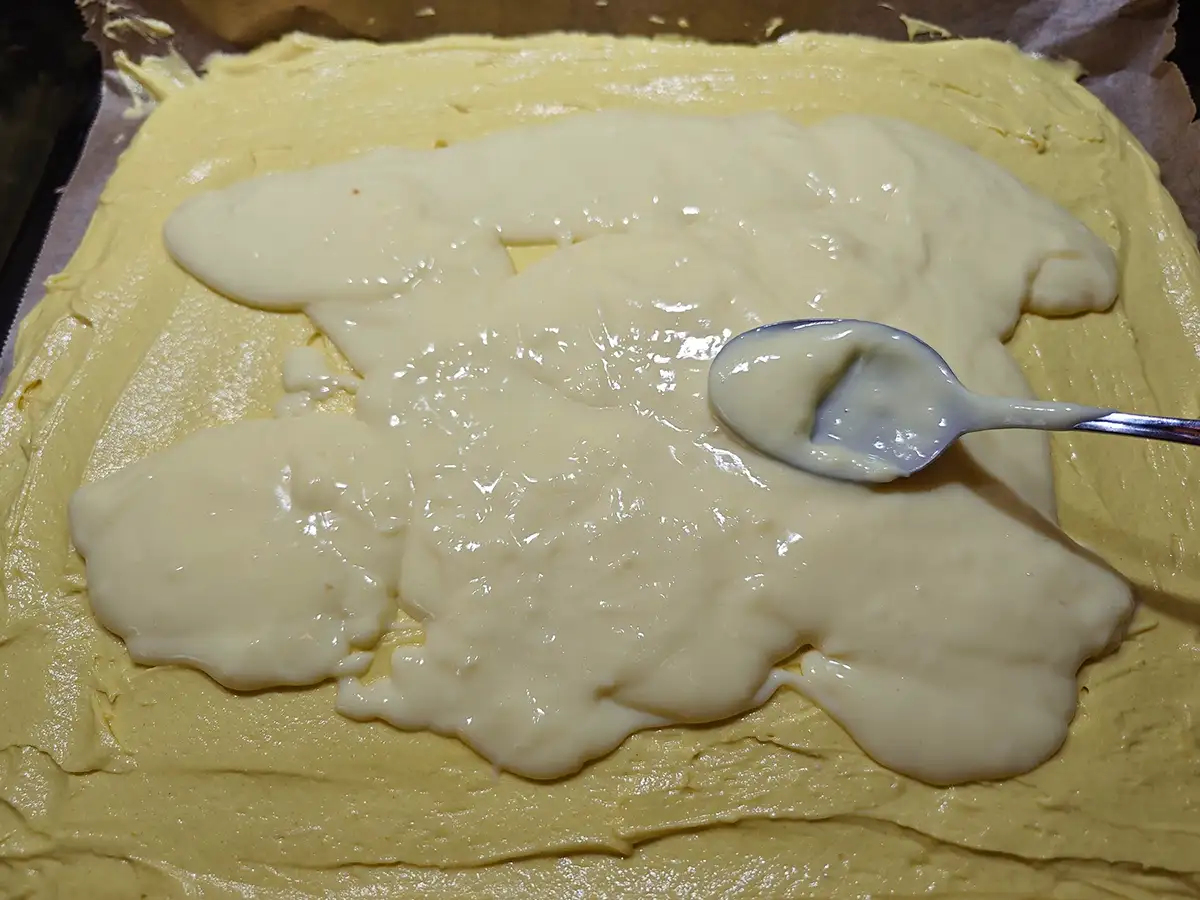 Versunkener Streuselkuchen mit Vanillepudding Rezept