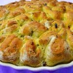 Bärlauch Zupfbrot mit Röstzwiebeln und Chili Rezept