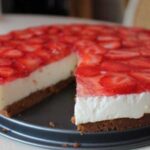 Frische Erdbeertorte mit Sahne-Quark-Füllung Rezept