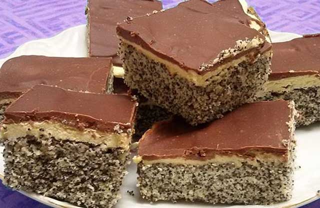 Mohnkuchen mit Vanillecreme und Schoko-Guss Rezept