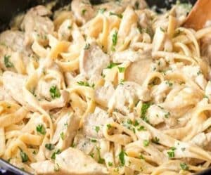 Nudeln mit Hähnchenbrust in Käsesoße Rezept Nudeln mit Hähnchenbrust in Käsesoße Rezept