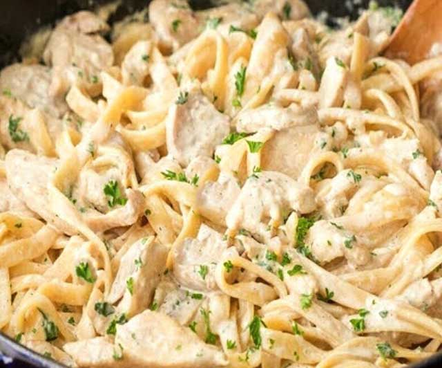 Nudeln mit Hähnchenbrust in Käsesoße Rezept Nudeln mit Hähnchenbrust in Käsesoße Rezept