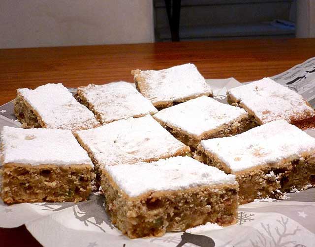 Stollenkuchen vom Blech mit Marzipan Rezept