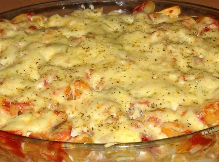 Überbackene Pizza-Nudeln Rezept
