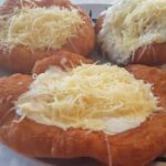 Ungarische Langos mit Knoblauchcreme Rezept