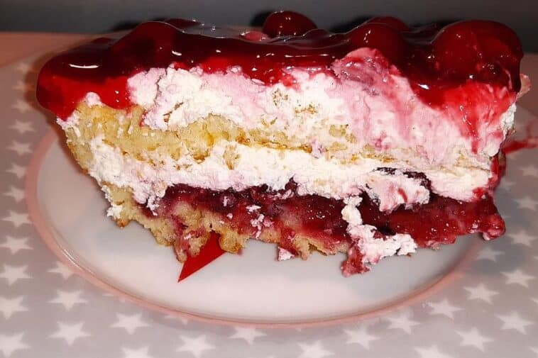 Waffeltorte mit Kirschgrütze Rezept - Schnelle und Einfache Rezepte