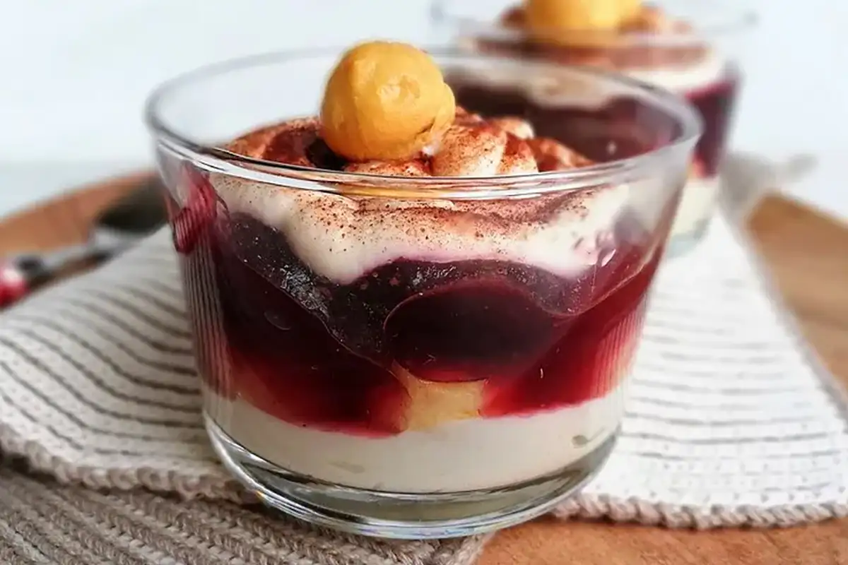 Windbeutel Dessert Rezept mit Mascarponecreme und Kirschgrütze