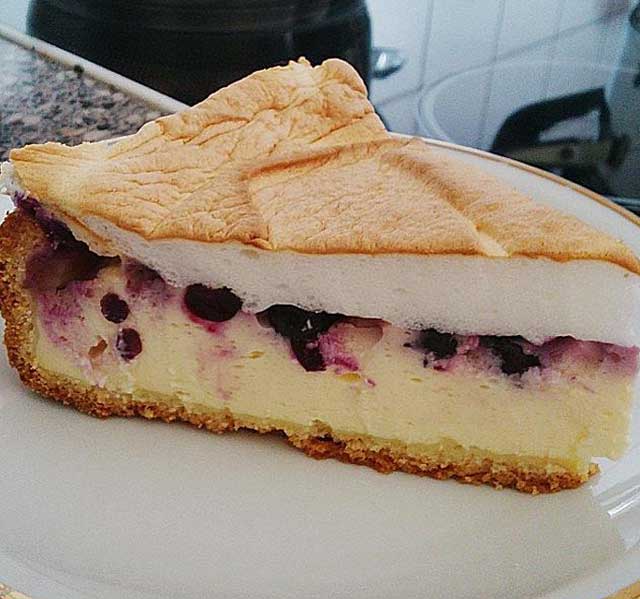 Beeren Käsekuchen mit Baiserhaube Rezept