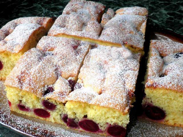 Biskuitkuchen Mit Kirschen Rezept