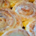 Cinnamon Rolls: Köstliche Zimtrollen mit Frischkäse-Glasur Rezept