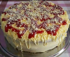 Erdbeer-Spaghettieis-Torte Rezept