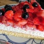 Erdbeerkuchen mit Quark und Sahne Rezept