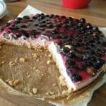 Frischkäsetorte mit Bröselboden und Blaubeeren Rezept