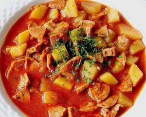 Kartoffelgulasch mit Wurst Rezept