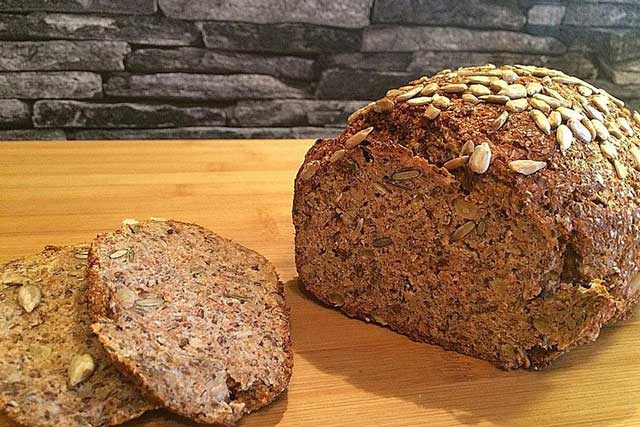 Low-Carb-Brot mit Sonnenblumenkernen Rezept