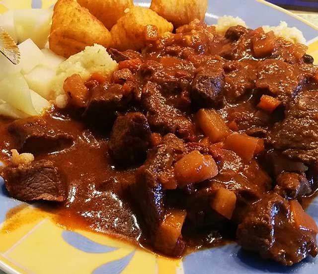 Omas Hirschgulasch Rezept